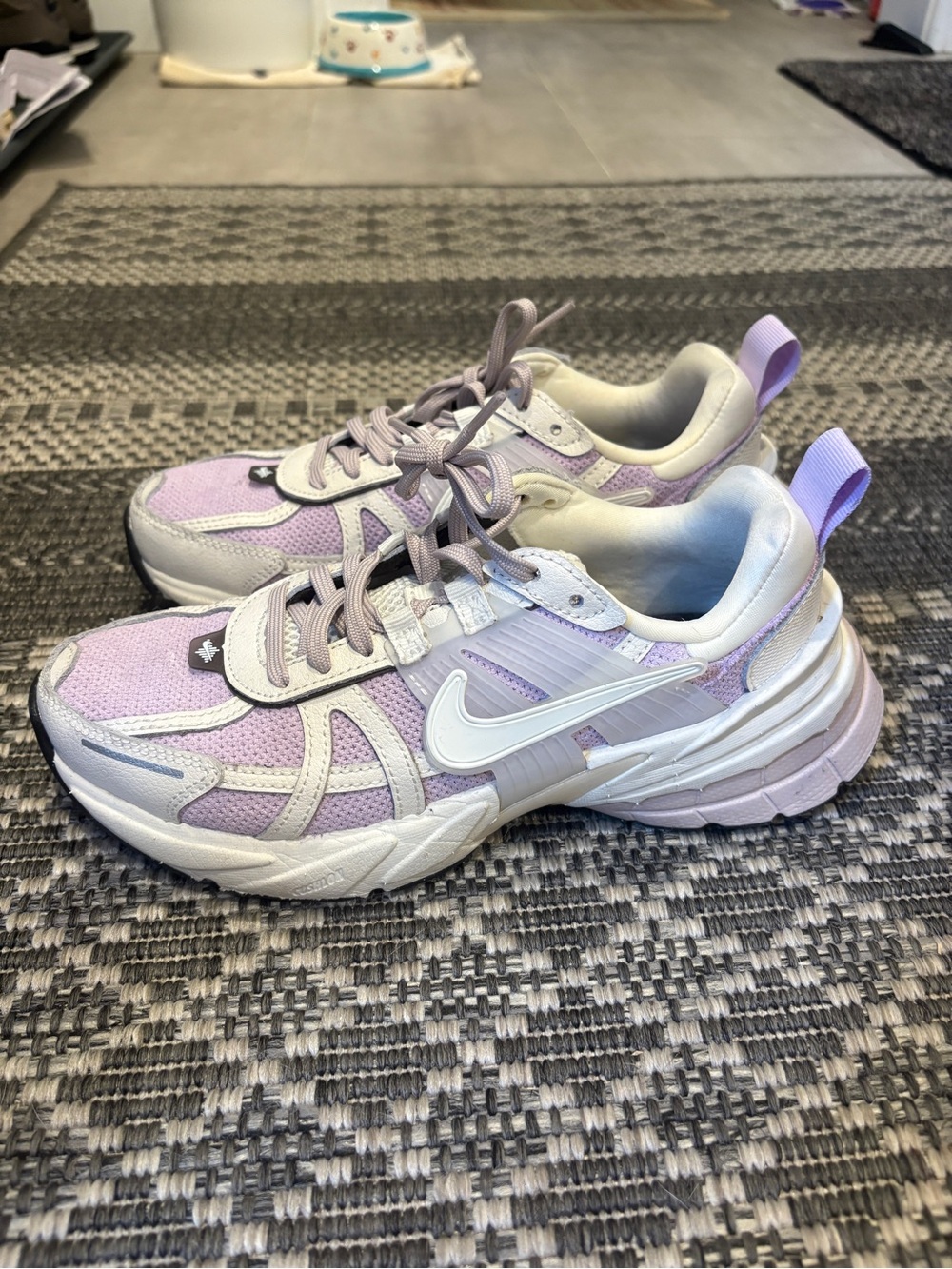 Nike Women's Pastel Lavender and White Mesh Sneakers